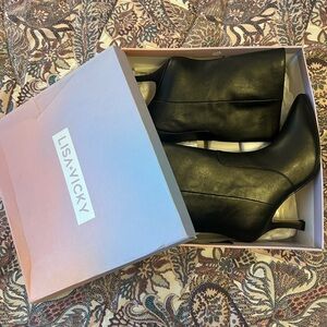 NWB Arthaul Black Sheep Nappa Boots